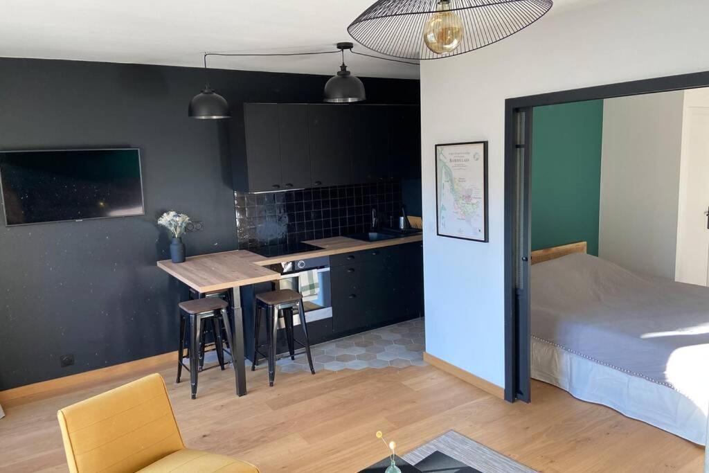 Le Clos Du Mesnil, Logement Totalement Independant Le Tourne Exterior foto