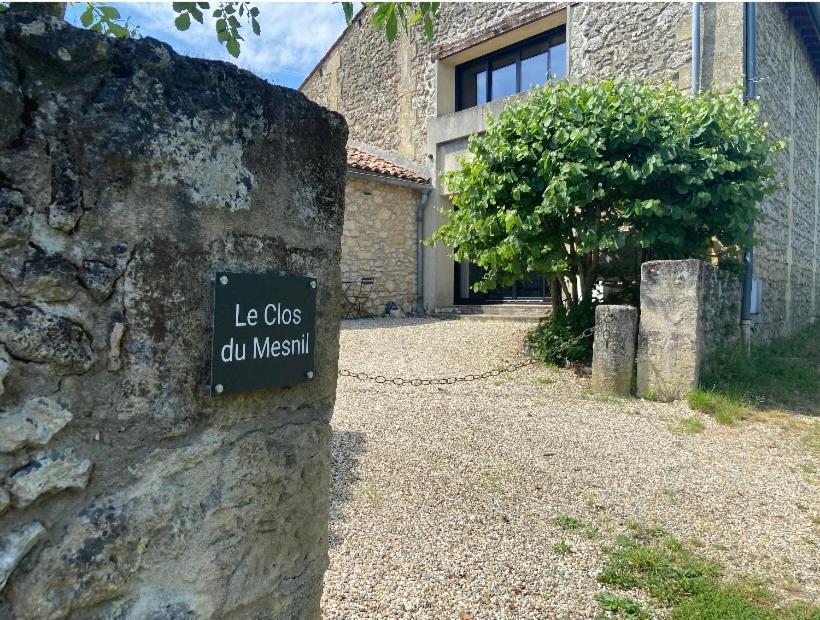 Le Clos Du Mesnil, Logement Totalement Independant Le Tourne Exterior foto